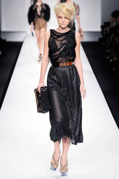 Look 30